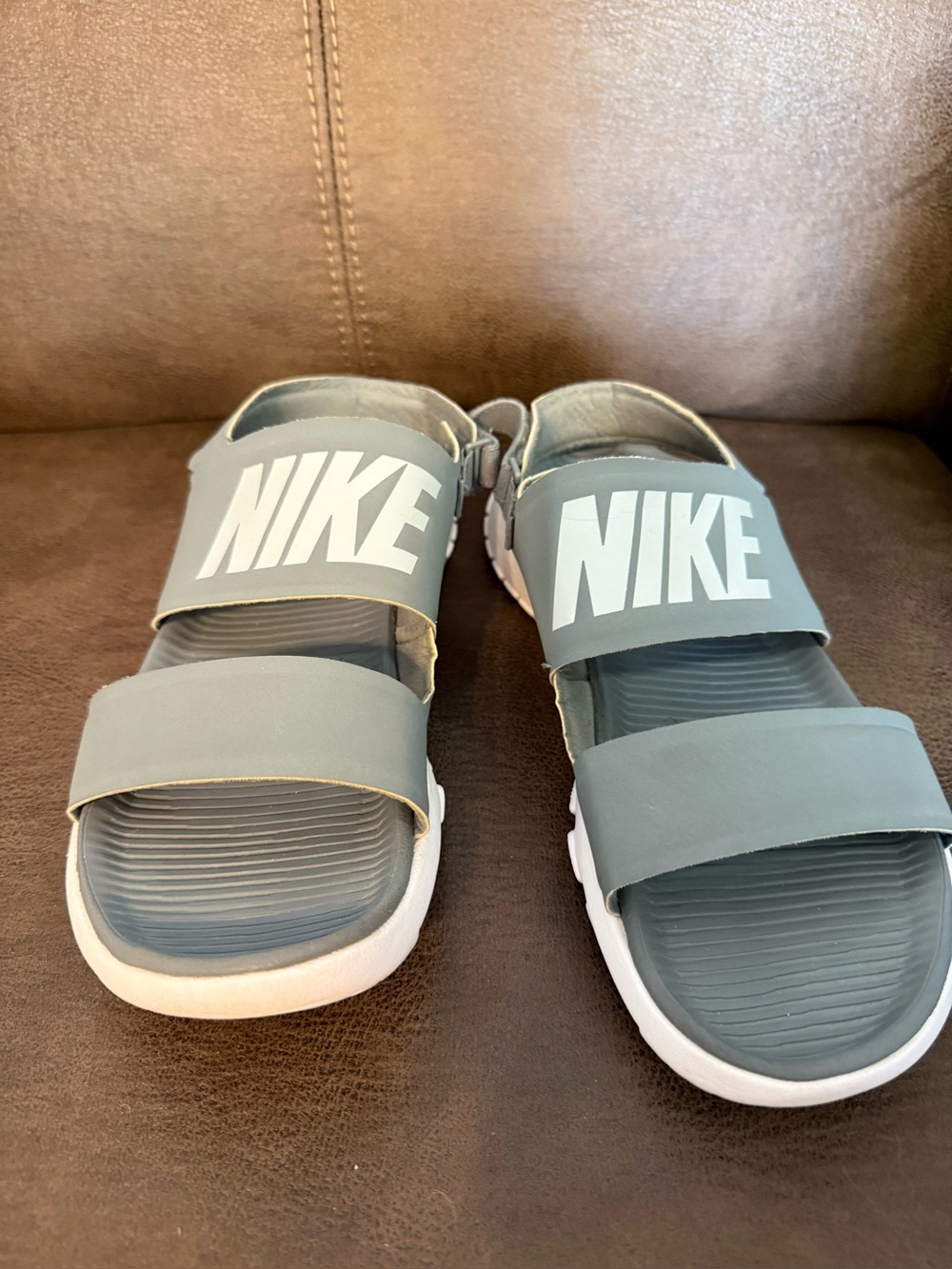 Nike Women's Tanjun Sandals Shoes Adjustable Strap in Cool Grey Size 8
